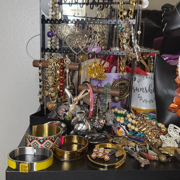 ESTATE JEWELRY ON DECK! Like to be Notified for LIVE Shows! 💜❤️ - Picture 4 of 10